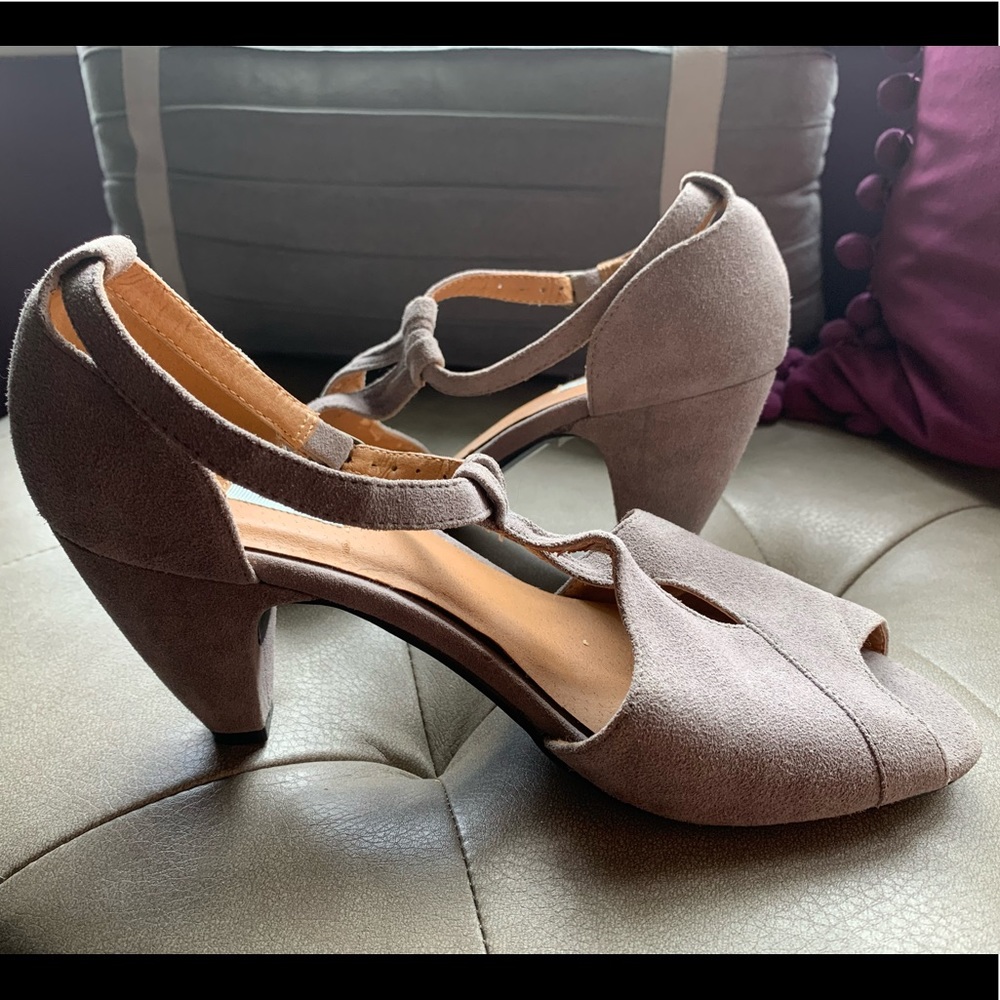 Kimchi Blue faux suede kitten block heel grey/ periwinkle/ dusty lavender